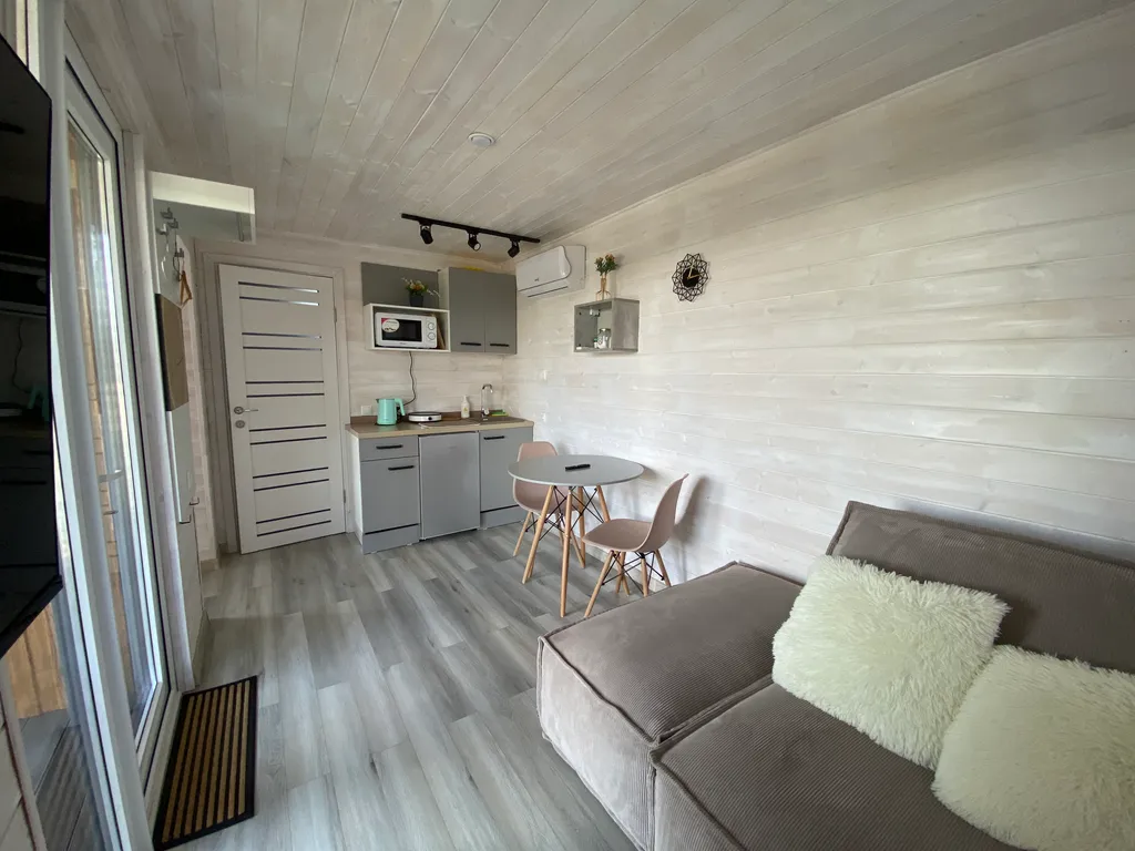 Домик в долине терм с видом на горы