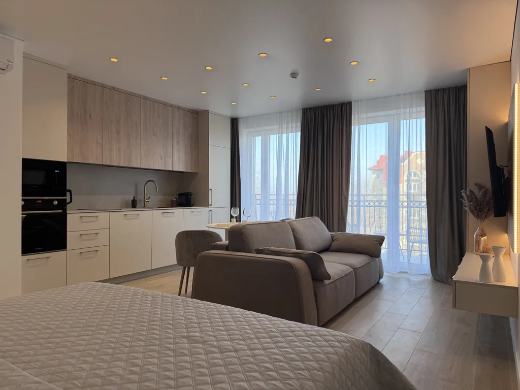 Дизайнерский апартамент с видом на море