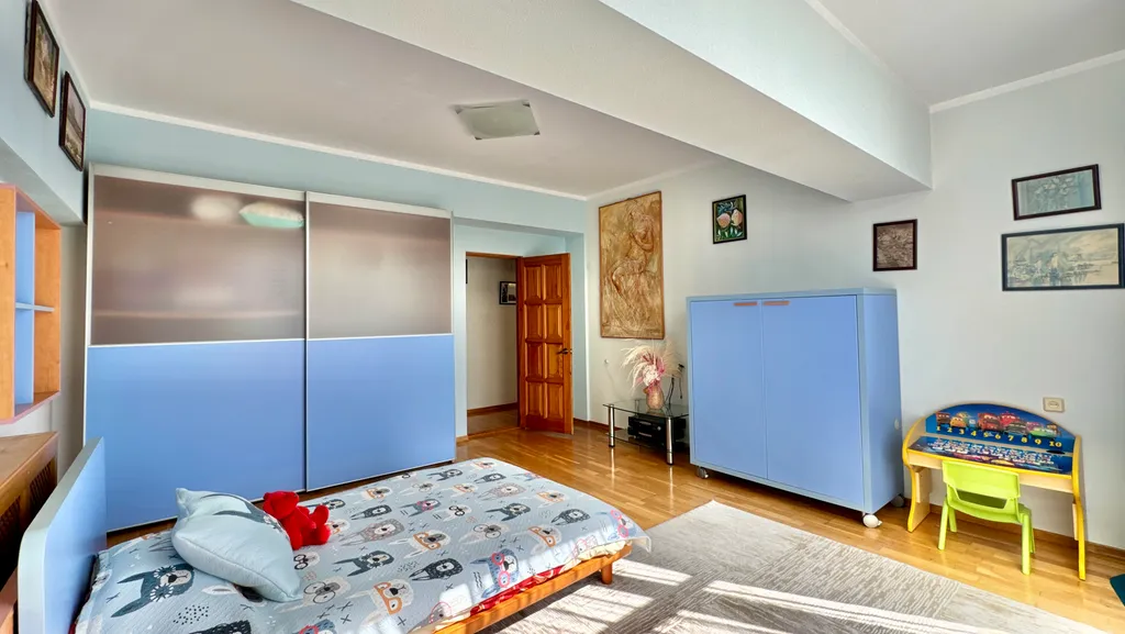 Дом у моря с личным парком, бассейном и сауной