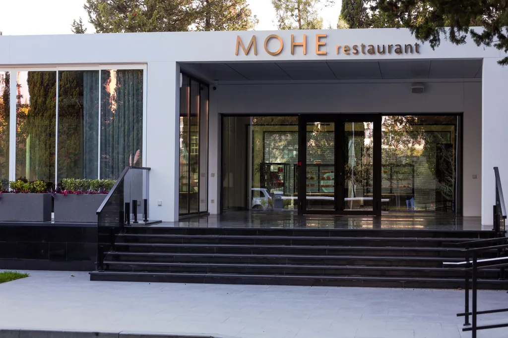 Апартамент с кухней с круглогодичным бассейном и тренажерным залом