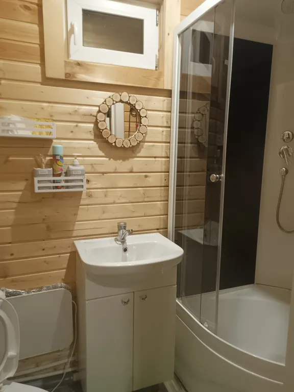 Дом в лесу с бассеином