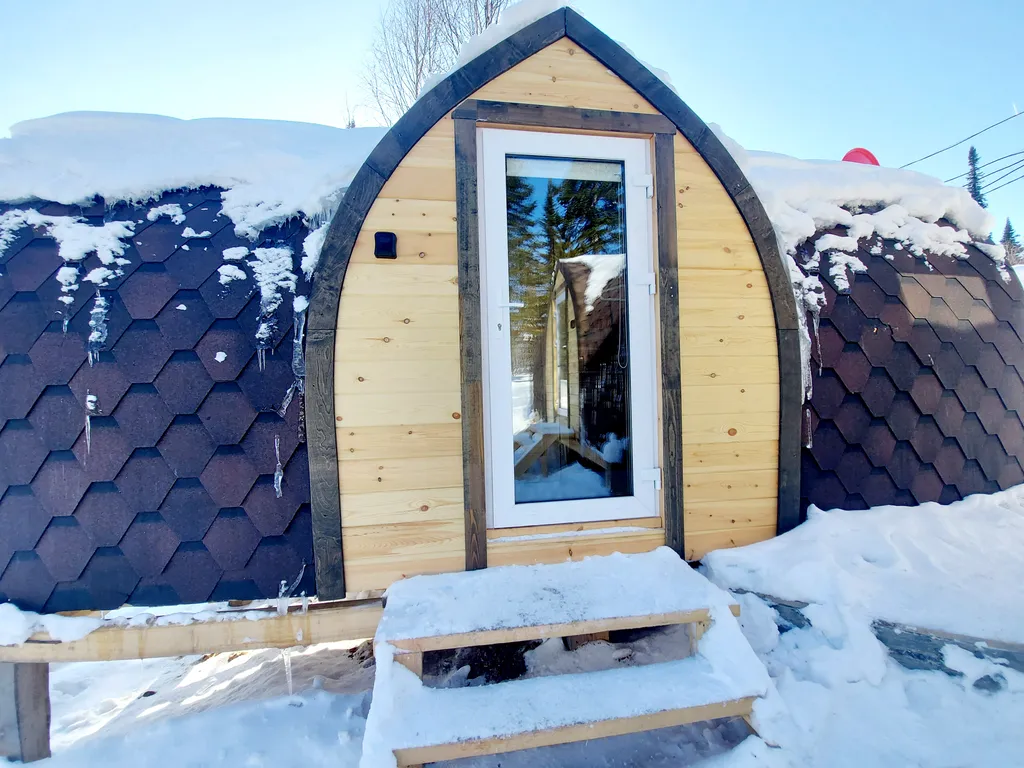 Уютный кемпинг с видом на горы