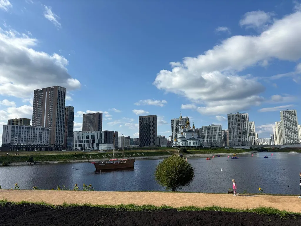 Уютная студия на набережной в центре Академического района.