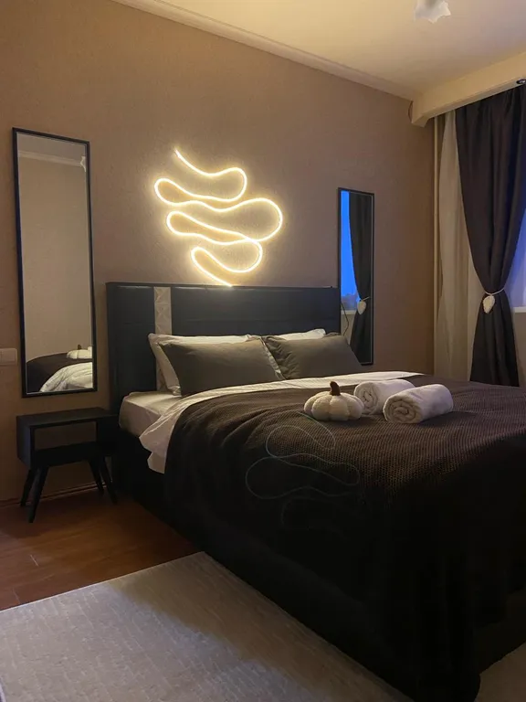 Квартира Апартаменты с Проектором 4 метра, PS5, панорамный вид на город — аренда посуточно в Нижневартовск