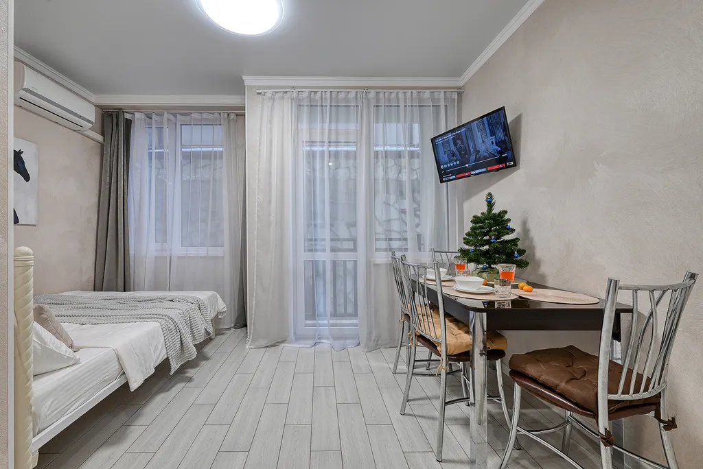 Студия с балконом у Казино и Ред Арены 04