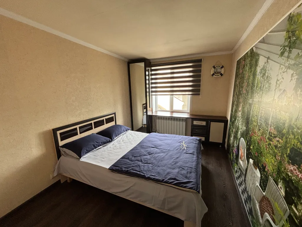 Двухэтажный коттедж на зелёной территории