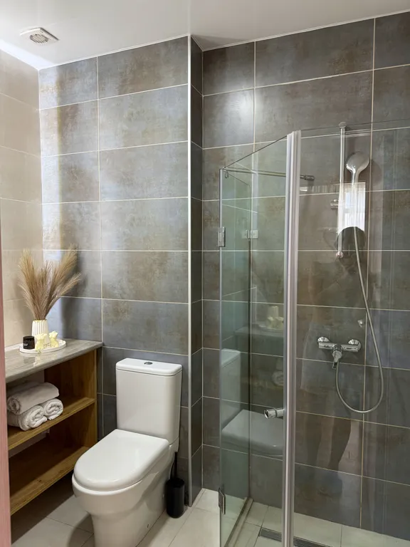 Стильный апартамент у побережья white sails с видом на море и горы