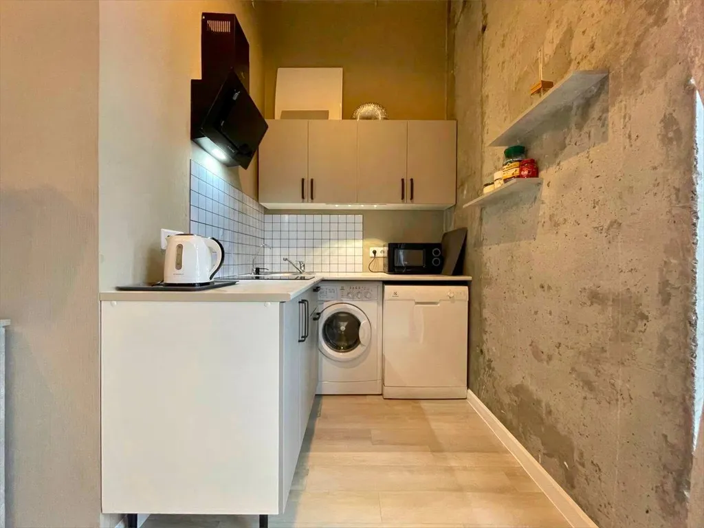 Шикарная квартира с панорамными окнами и террасой рядом с титан ареной