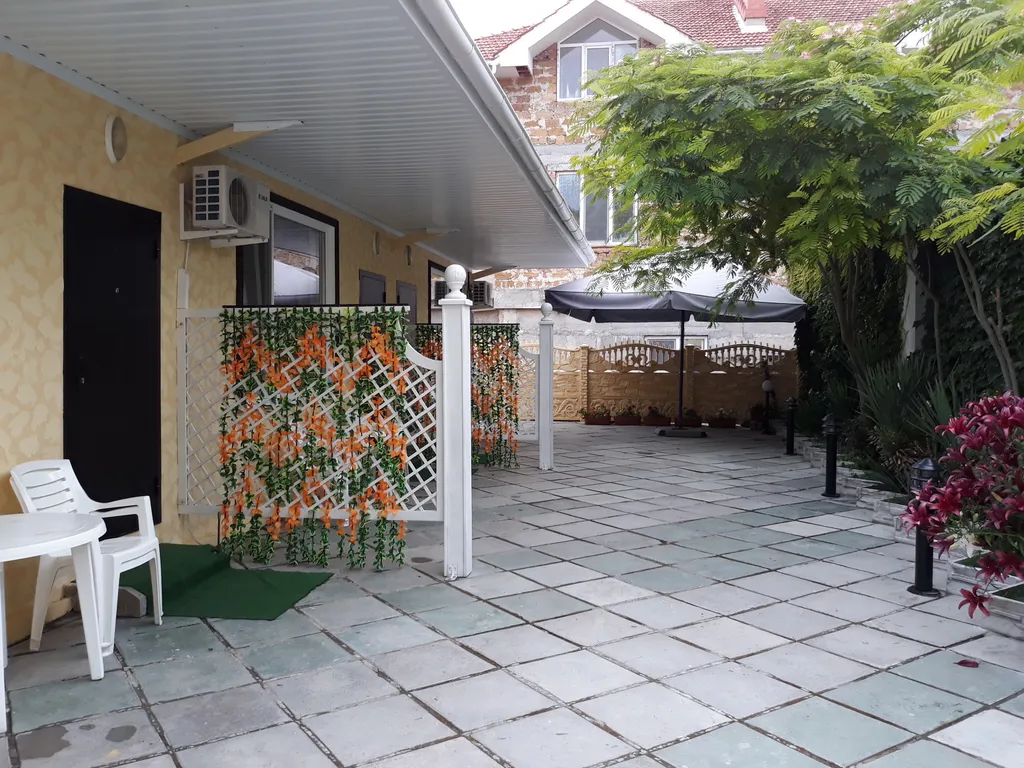 3 одинаковых коттеджа в одном закрытом дворе