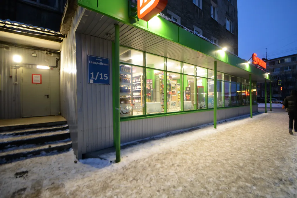 Трёхкомнатная квартира с раздельными комнатами двумя уборными и лифтом