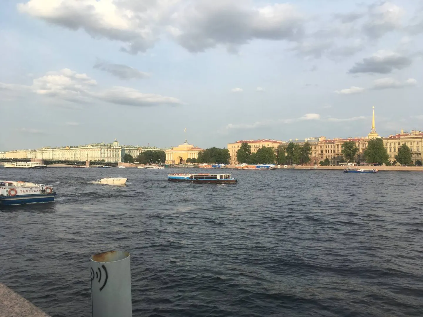 Через 2 остановки от дома набережная с видом на Эрмитаж.