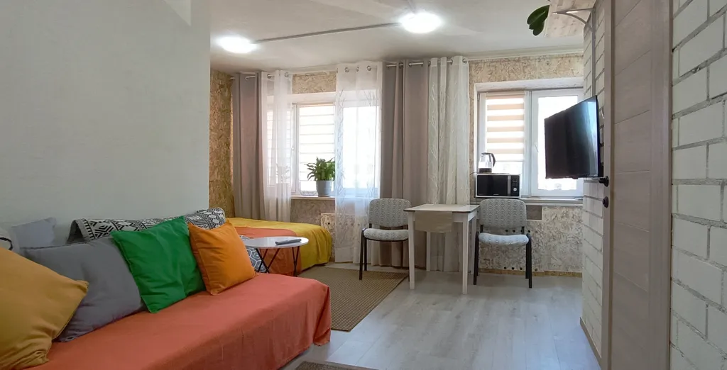 Душевное жилье над пиццерией, небольшая, но очень уютная студия