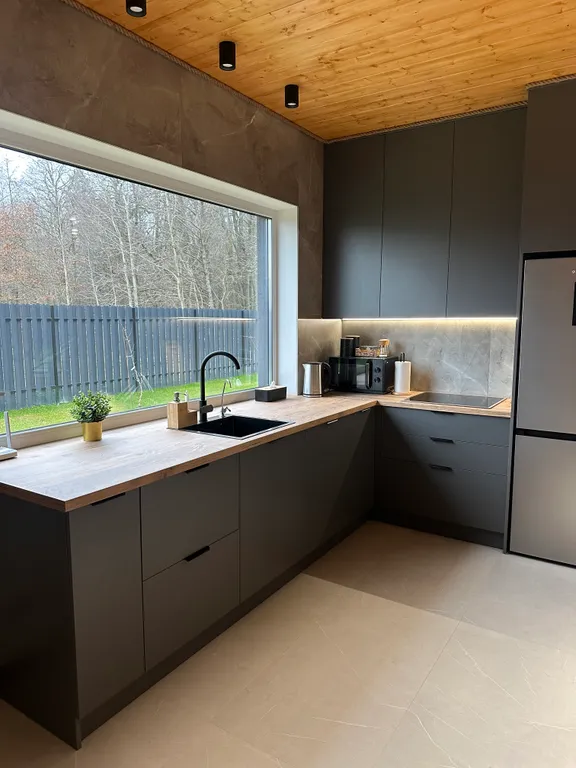 Дом в лесу с баней и бассейном