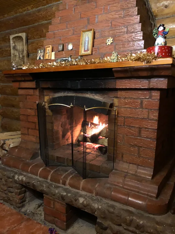 Шале с камином и 3 спальнями на берегу озера Селигер