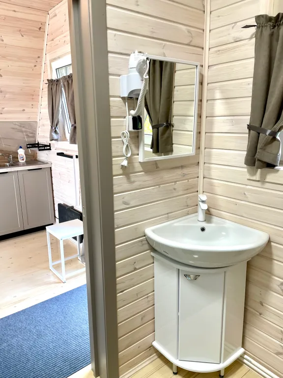 Дом-шалаш для семейной пары