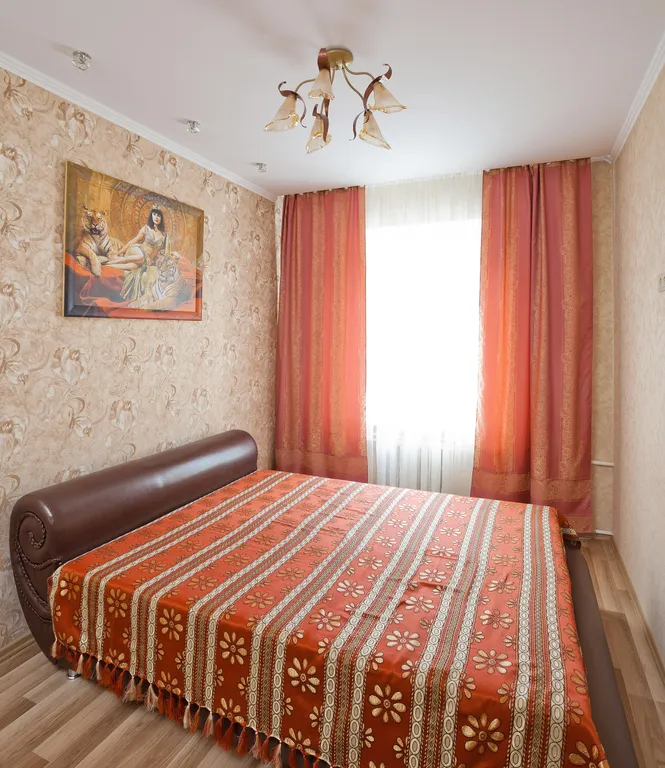 Двухкомнатная квартира возле цума