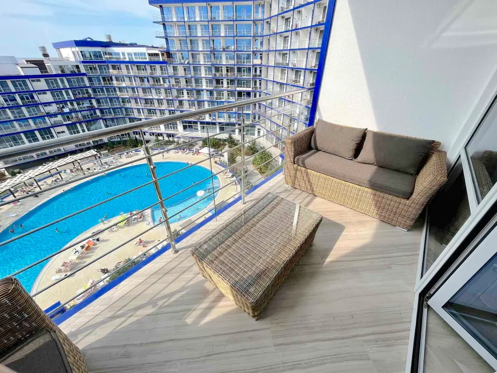 Апартаменты Акваделюкс с шикарным видом на море и большим балконом