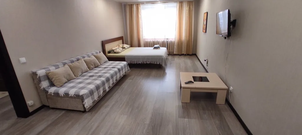 Светлая квартира у мать и дитя, кристалл