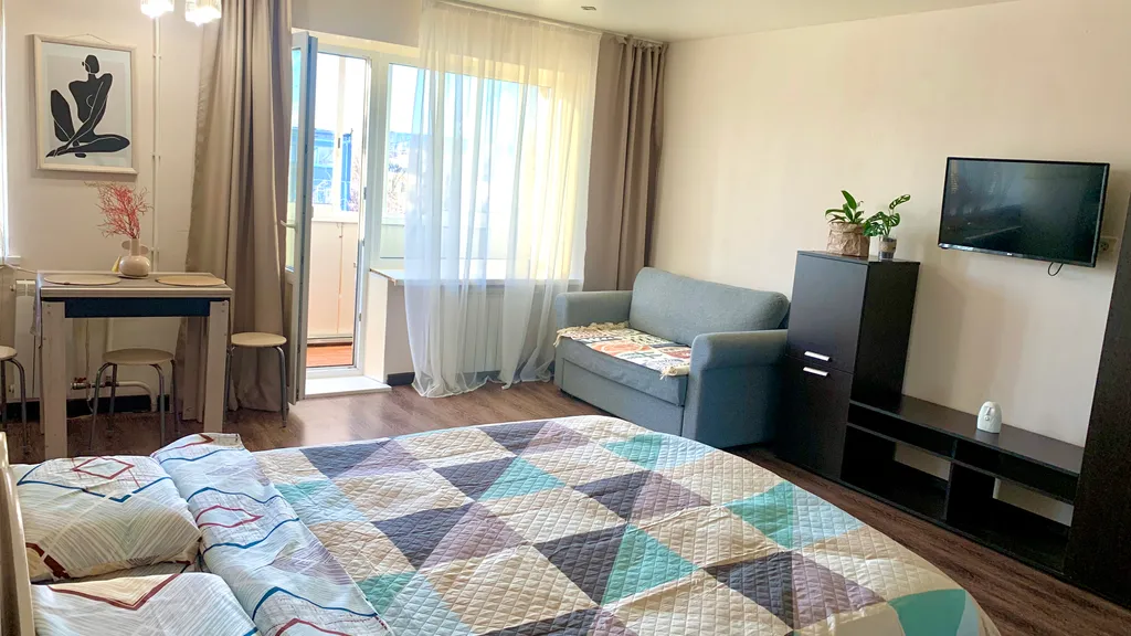 Квартира Просторная студия в нюдовых тонах недалеко от больничного городка — аренда посуточно в Каменск-Уральский