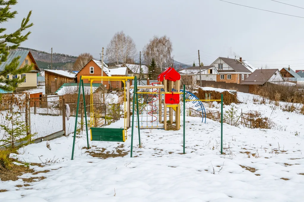 Дом у водоёма