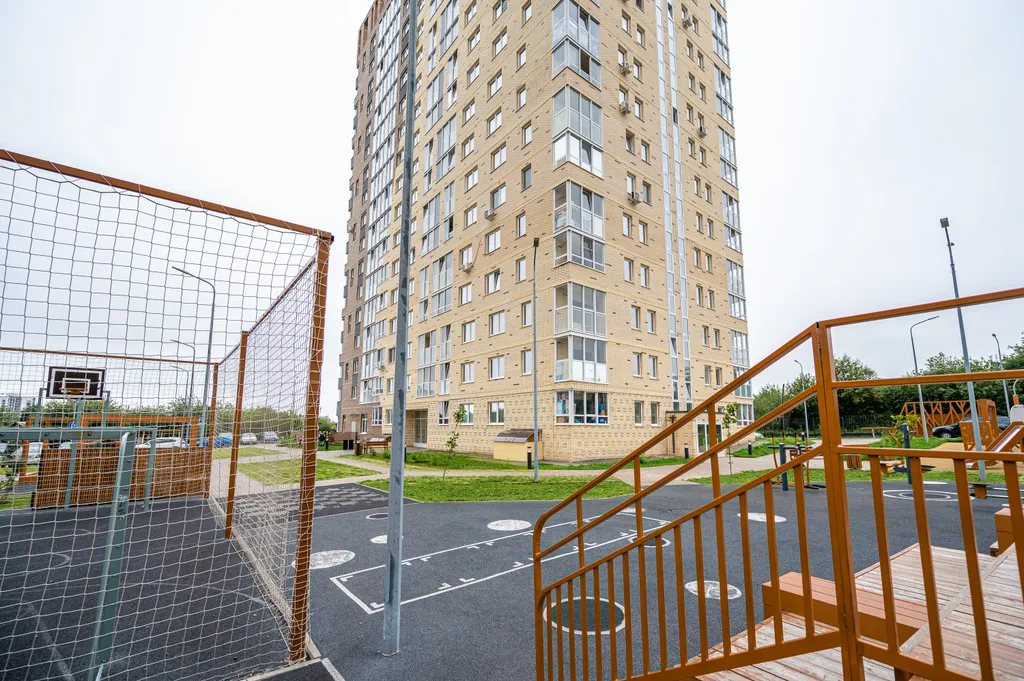 Студия c вау-эффектом в центре с панopaмным балконoм