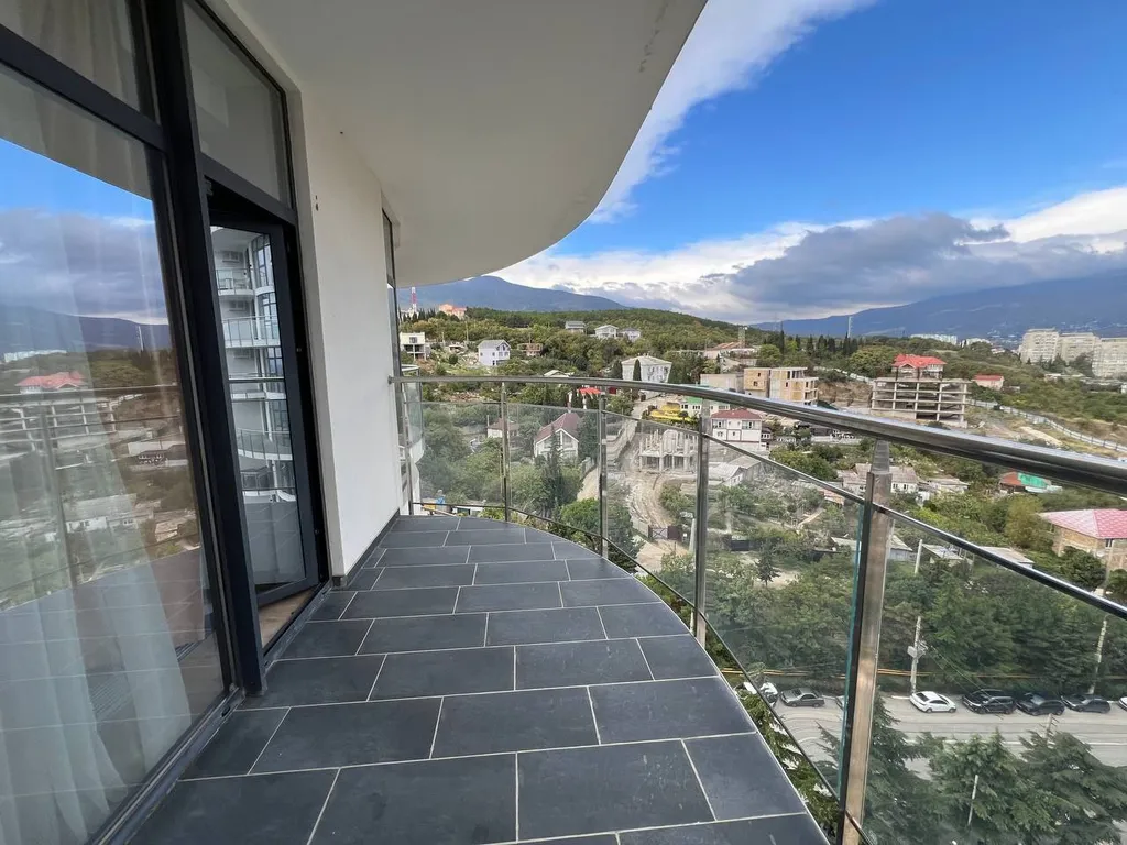 Просторные апартаменты с видом на горы и море