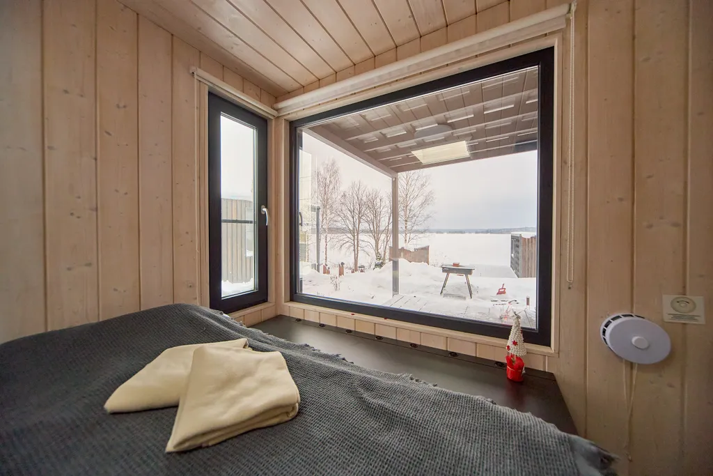 Коттедж Семейный дом с мансардным окном и видом на озеро — аренда посуточно в Шуйская Чупа