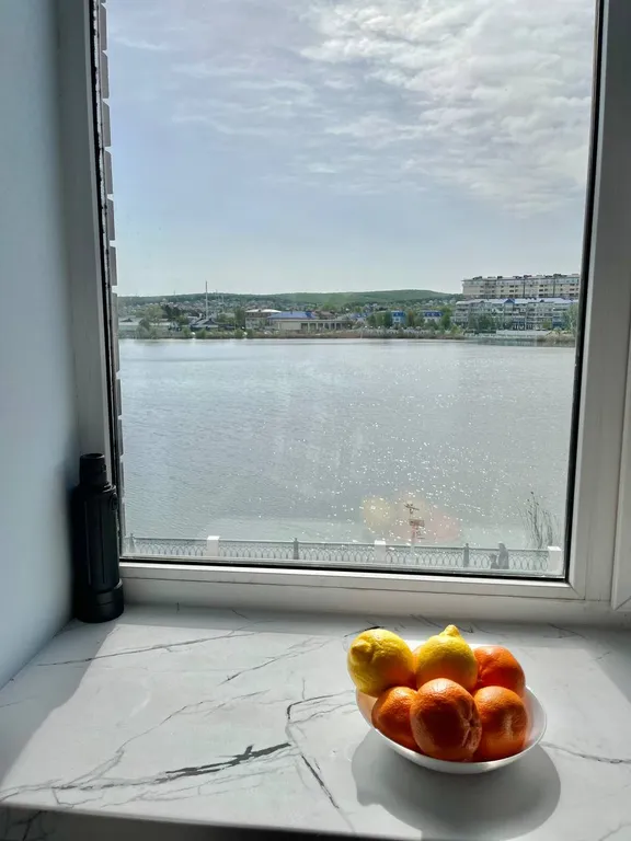 Квартира Светлая, комфортная,  квартира в городском парке с видом на озеро. — Горячий Ключ