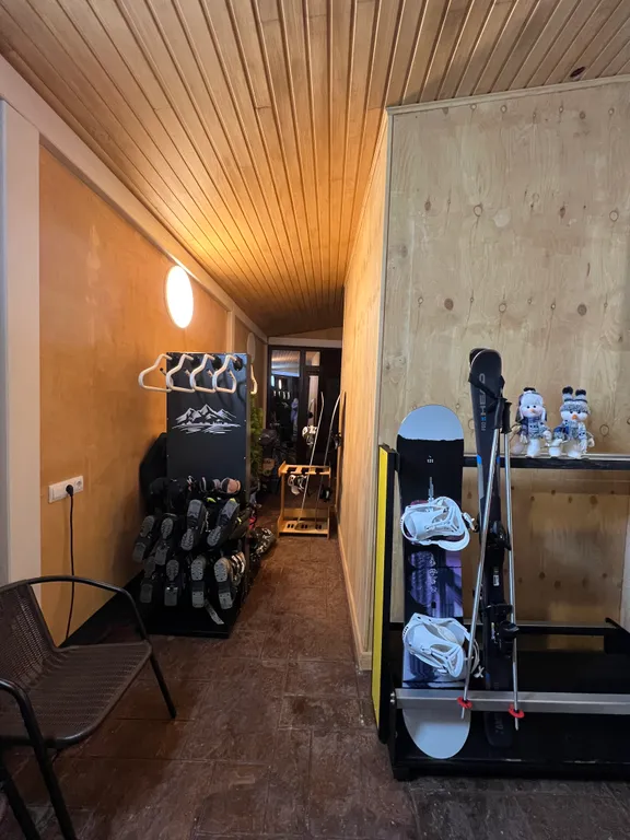 Стильный номер с балконом и кухонной зоной