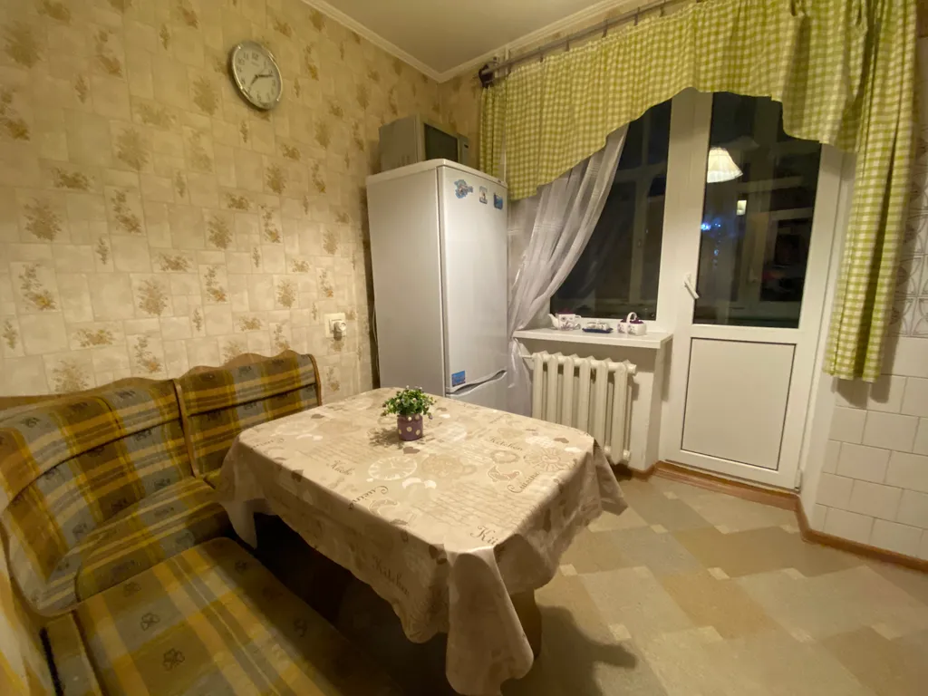 Двухкомнатная квартира с большой лоджией в центре Феодосии