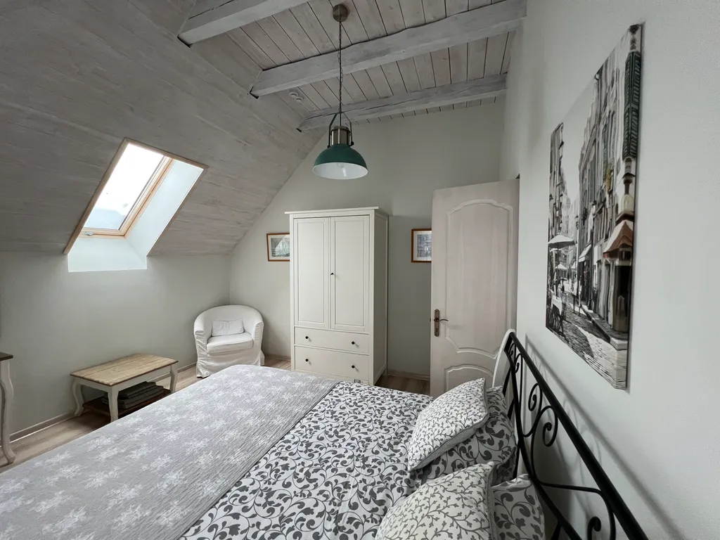 Коттедж с отдельным входом и видом на сад