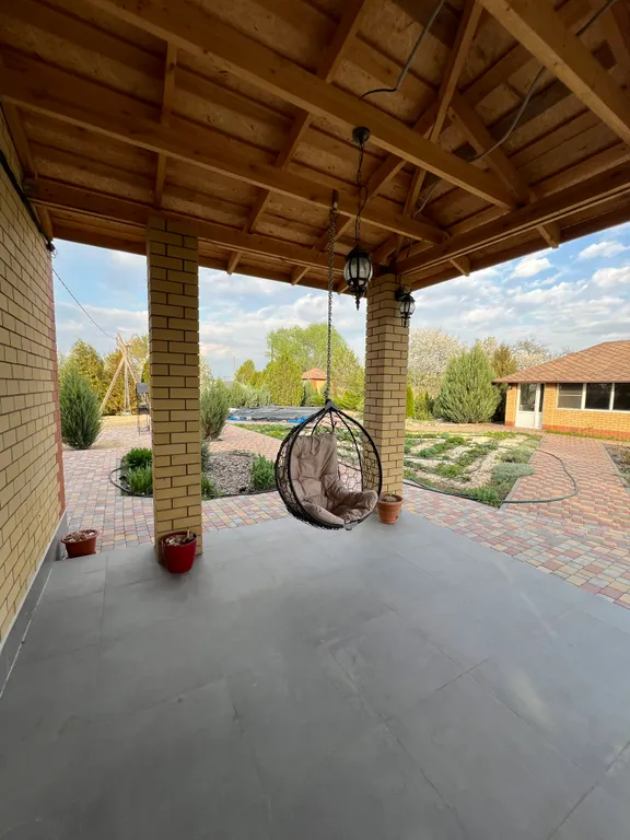 Загородный дом на берегу реки