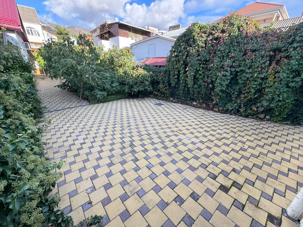 Коттедж Трёхкомнатный дом со своей территорией и автопарковкой, рядом море — Геленджик