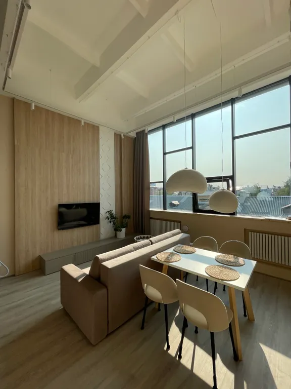 Двухуровневая студия в самом центре