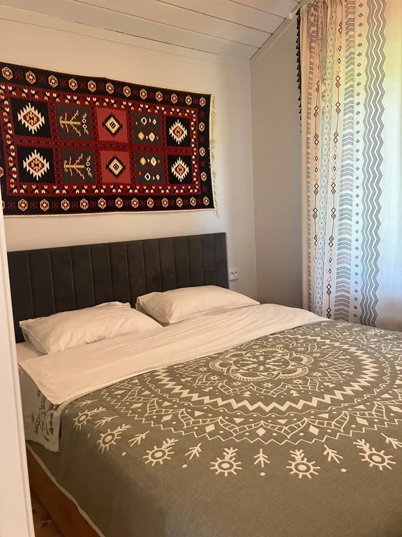 Коттедж Теплый и светлый гостевой дом в лесу — Шерегеш