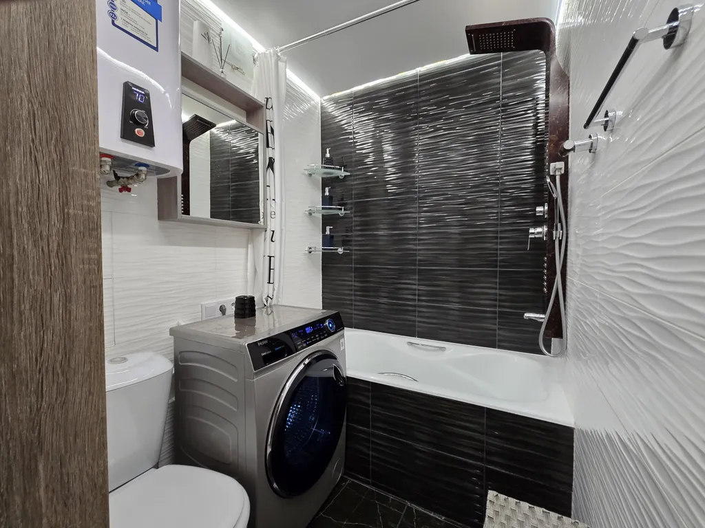 Красивая студия в стиле hi-tech