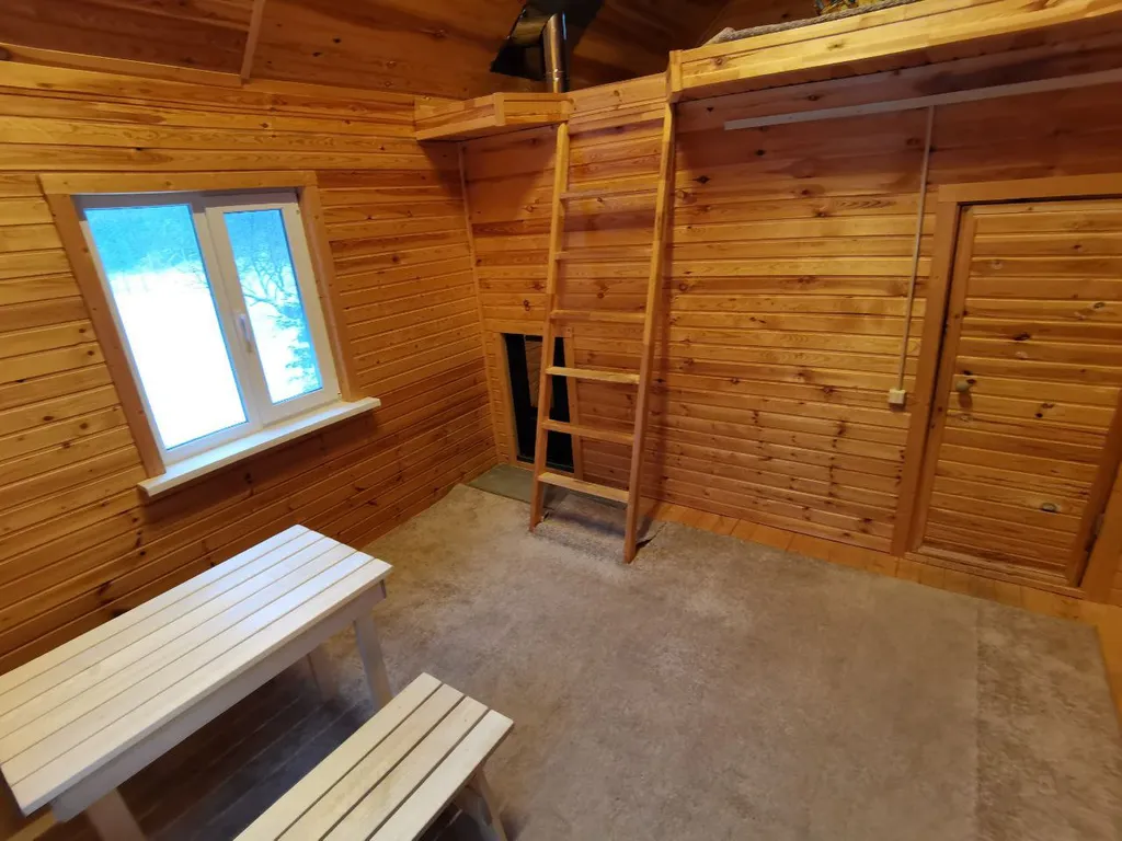 Уединённый загородный дом с баней на большом участке