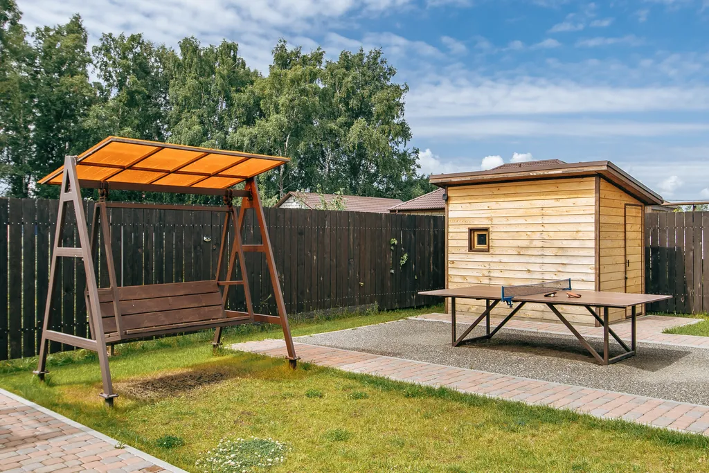 Коттедж двухэтажный с сауной, бассейном, детской площадкой