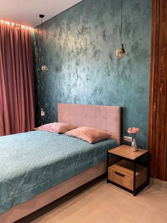 Вилла с бассейном на берегу реки в 30 минутах от центра города