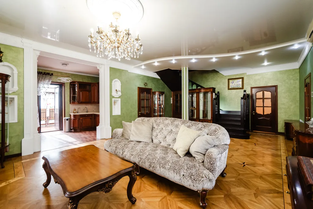 Дом с бассейном и сауной