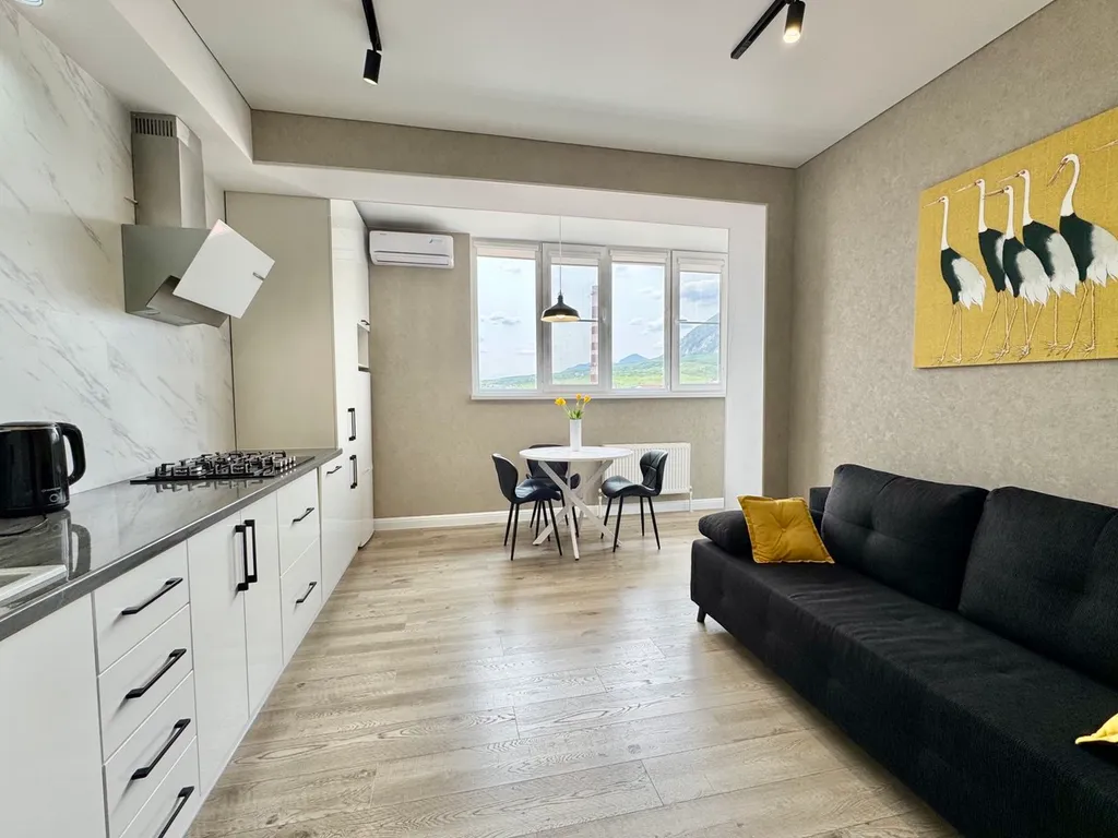 Стильная квартира с видом на горы