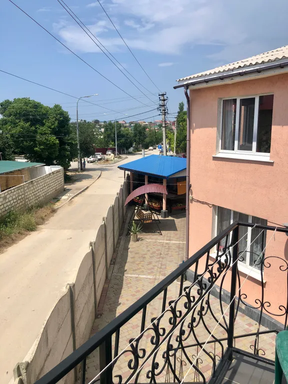 Коттедж Второй этаж дома с отдельным входом с балконом 41м2 ,до моря 4 минуты. — Севастополь