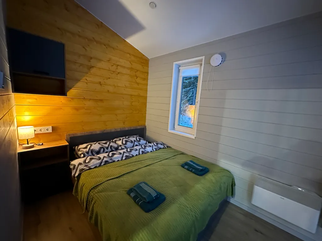 Дом с панорамными окнами в лес