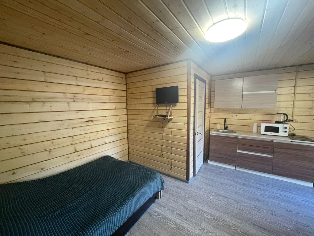 Благоустроенный домик с видом на сосновый бор