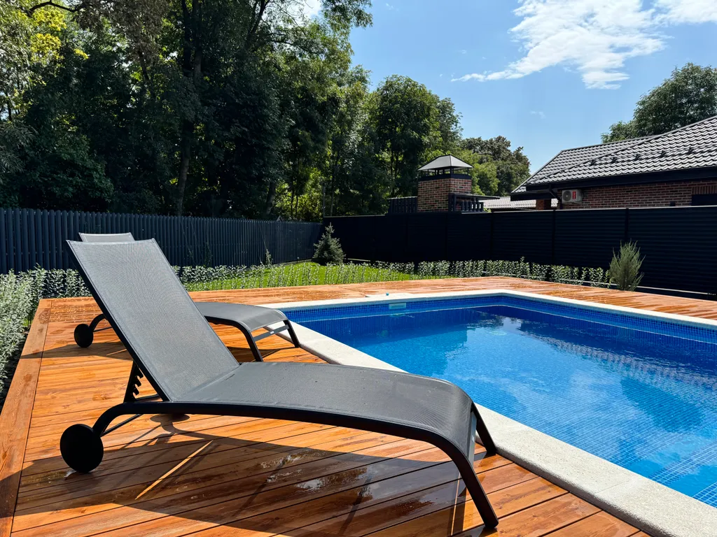 Вилла с бассейном и сауной вблизи леса