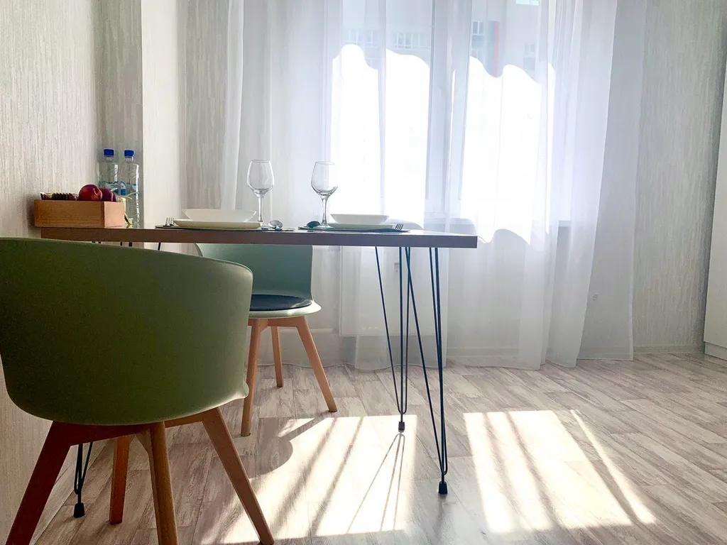 Семейный отдых в тишине: новый дом, безопасный двор и уютная квартира