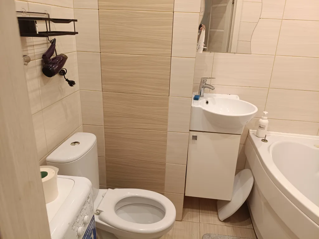 Уютная квартира-студия с большой угловой ванной