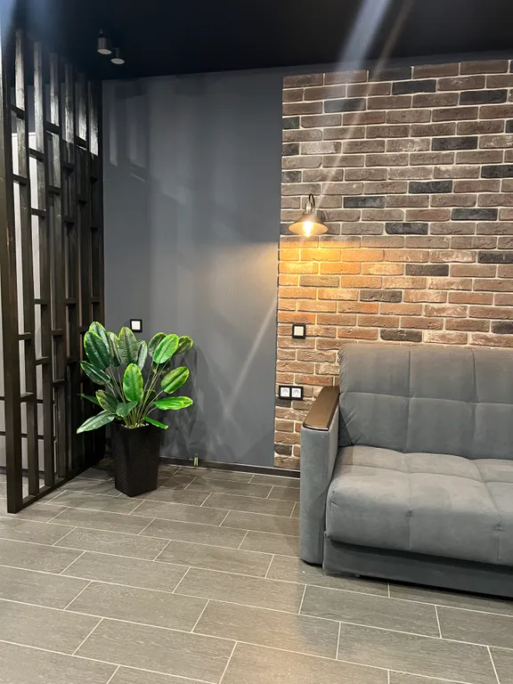 Однокомнатная квартира-студия с дизайнерским ремонтом