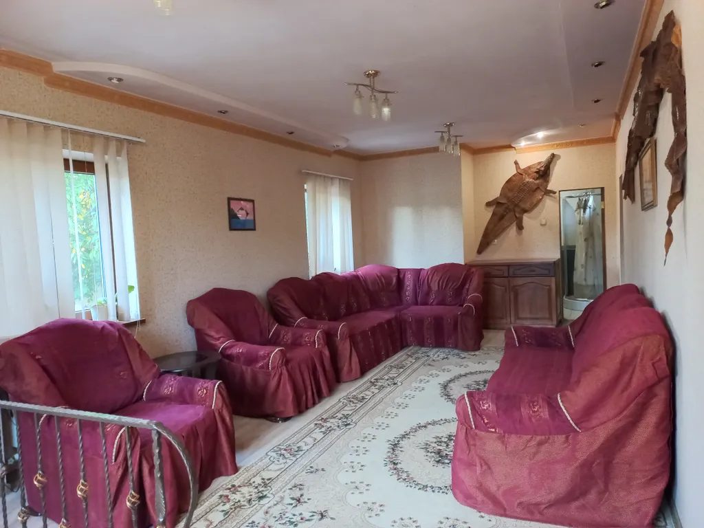 Дом с сауной и бильярдом в центре