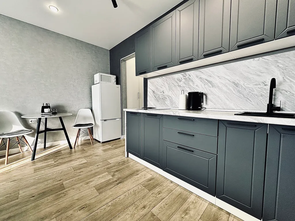 Студия с видом на город